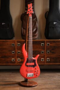 F bass Fiesta Red BN5