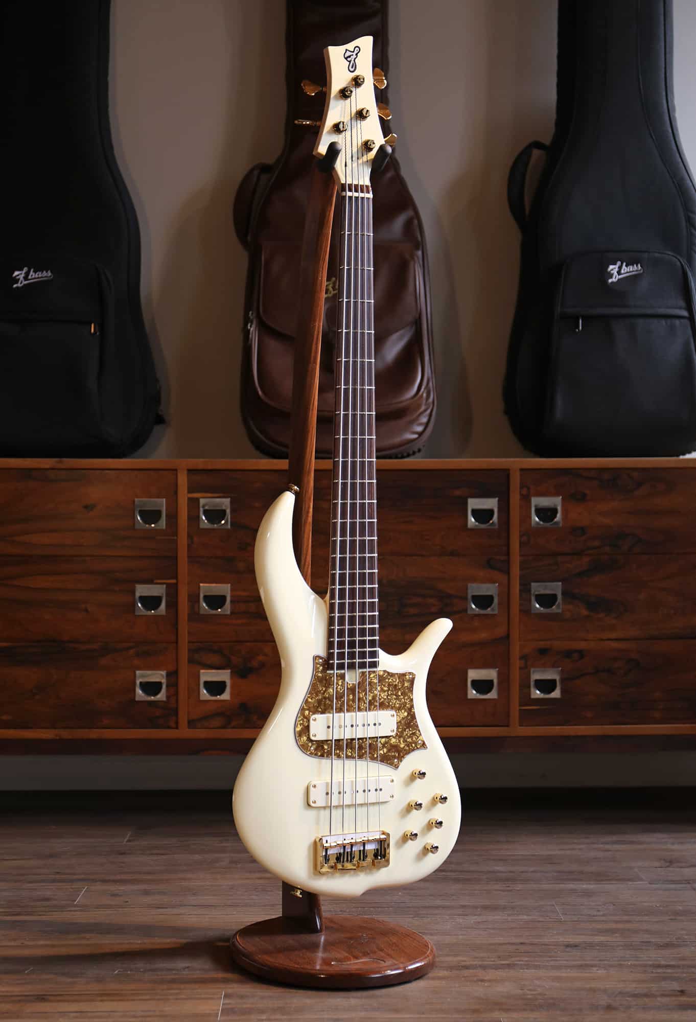 F-Bass Olympic White BN5