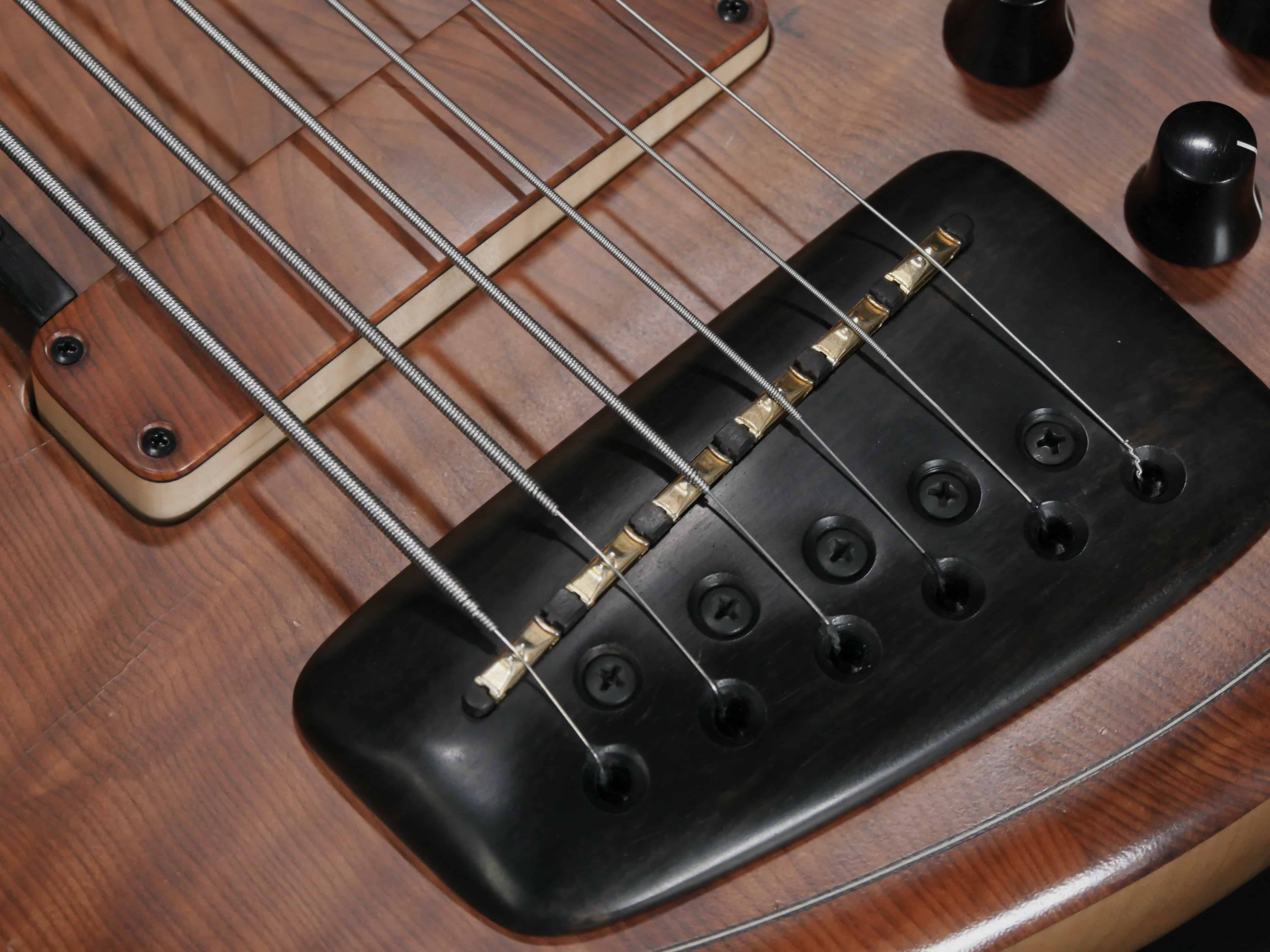 F bass Preowned AC6
