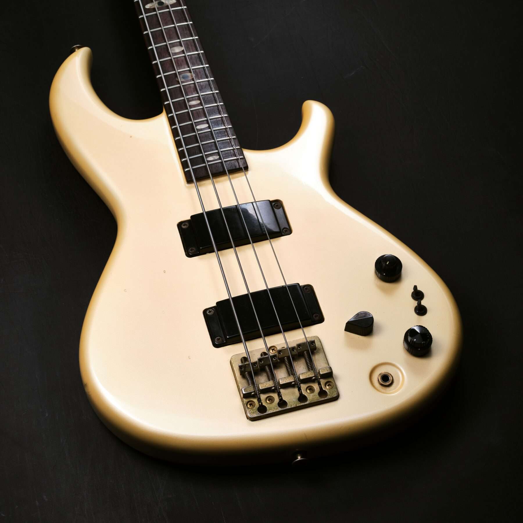 Preowned Aria Pro II SB900 Elite Bass Creme (1983) Bass Buddha