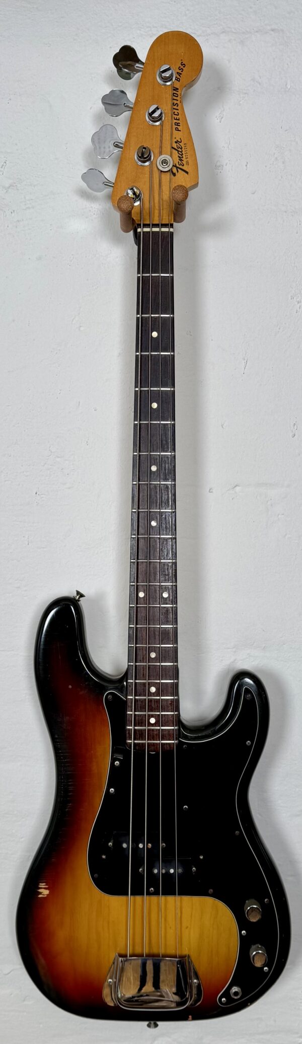 Pre-owned Fender P bass Sunburst (1977)