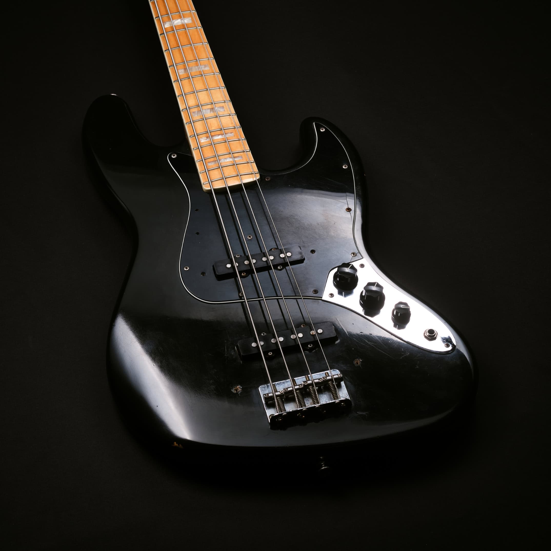 Pre-owned Fender Jazz Bass Black 1977 (1)