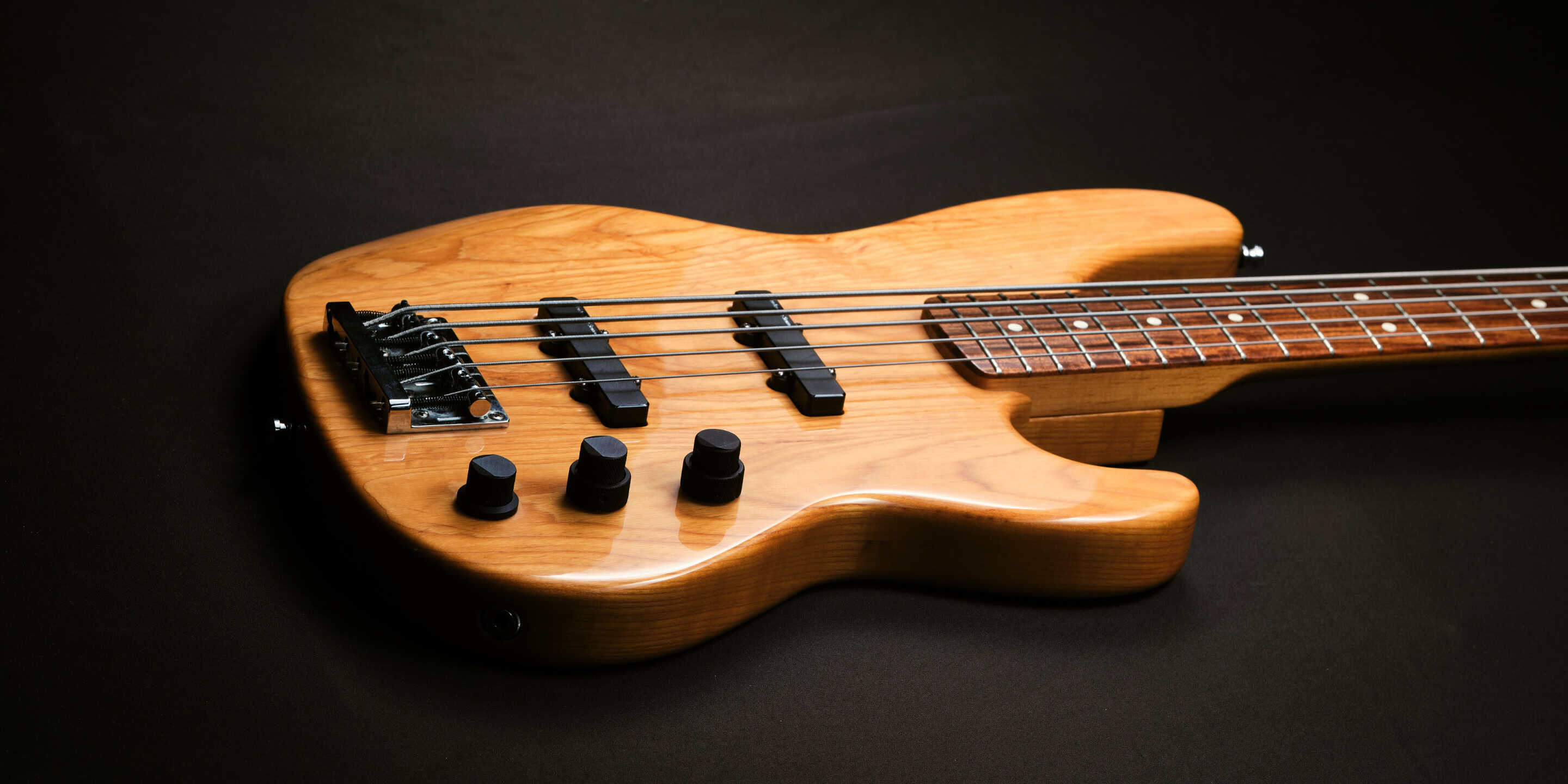 Pre-owned Fender Jazz Bass Plus V Natural 1990 banner