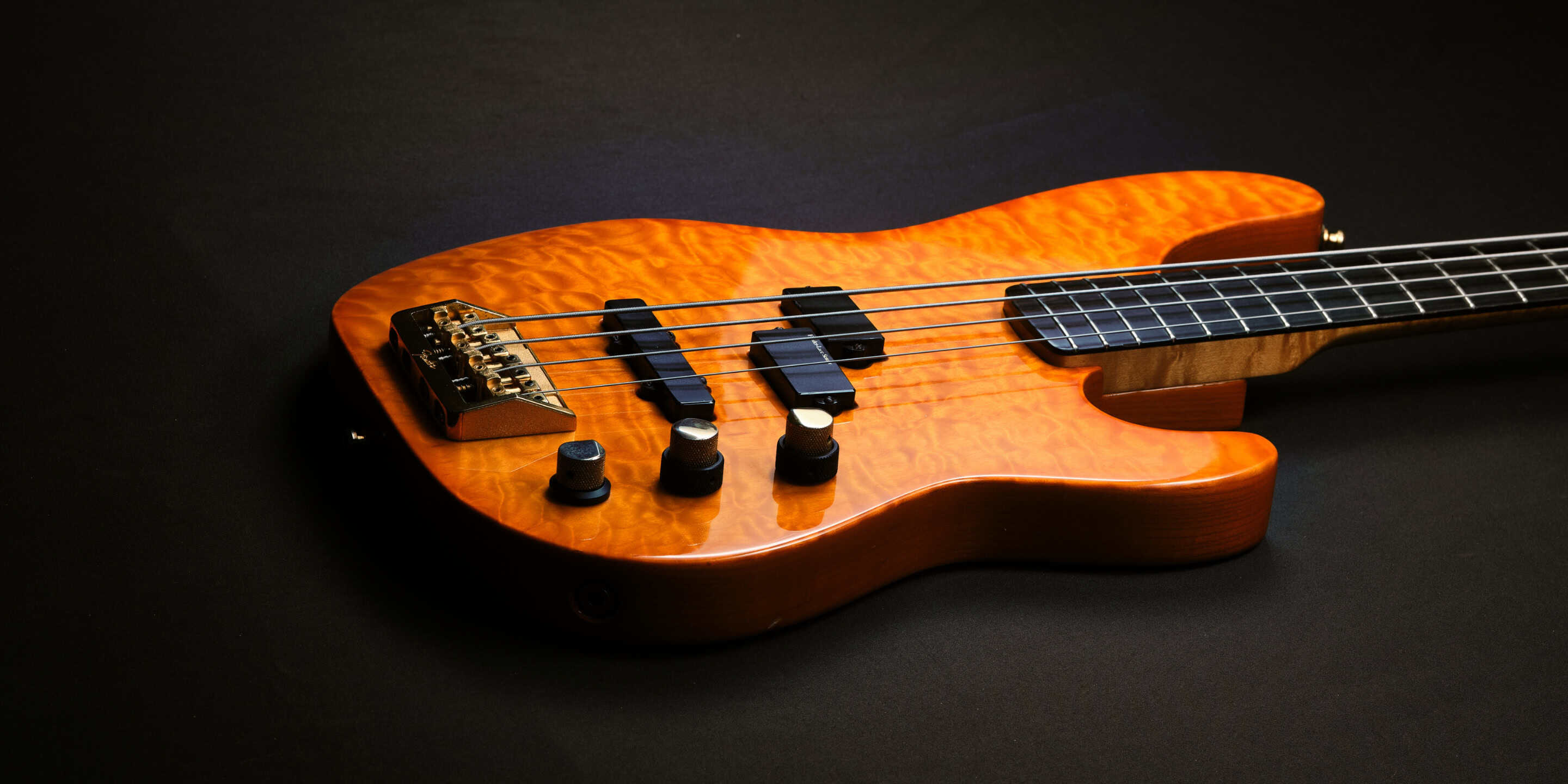 Pre-owned Fender 40th Anniversary Precision Bass Deluxe Amber 1991 banner