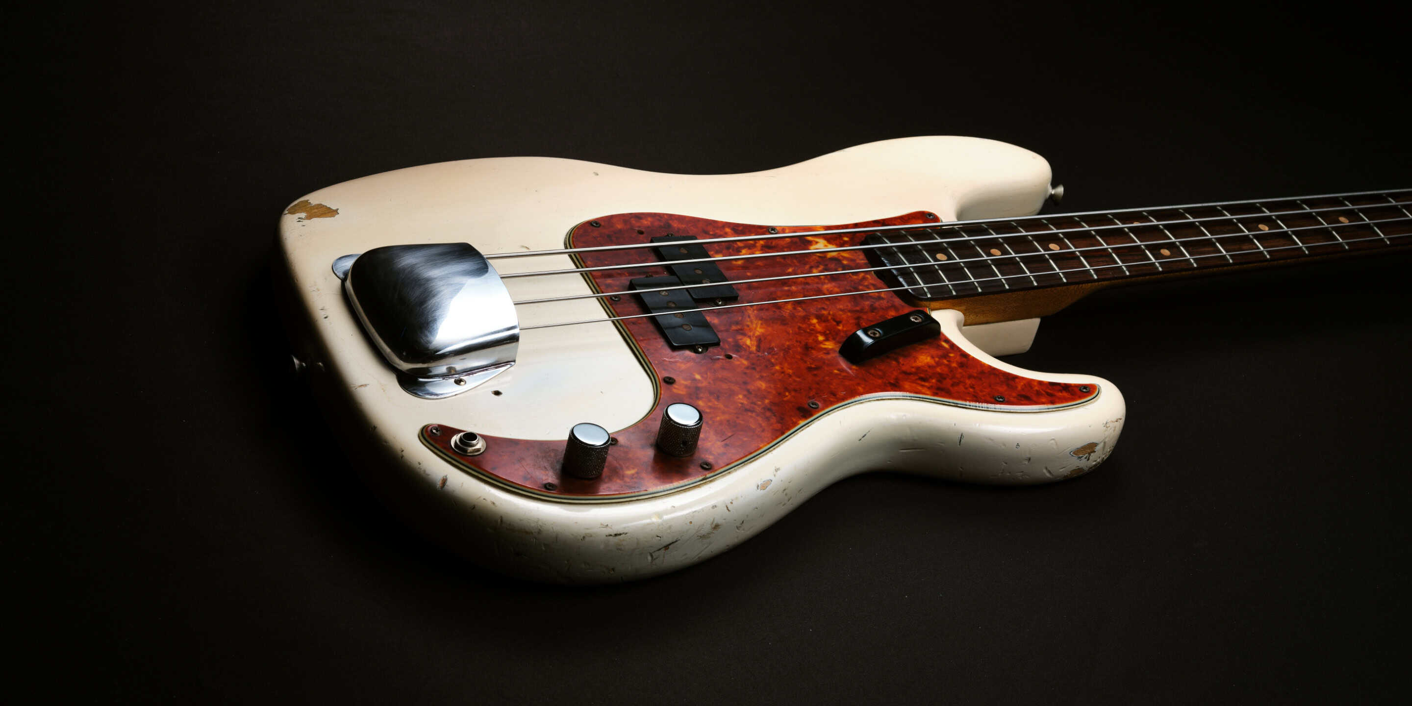 Pre-owned Fender Precision Bass Olympic White 1964 OHSC banner