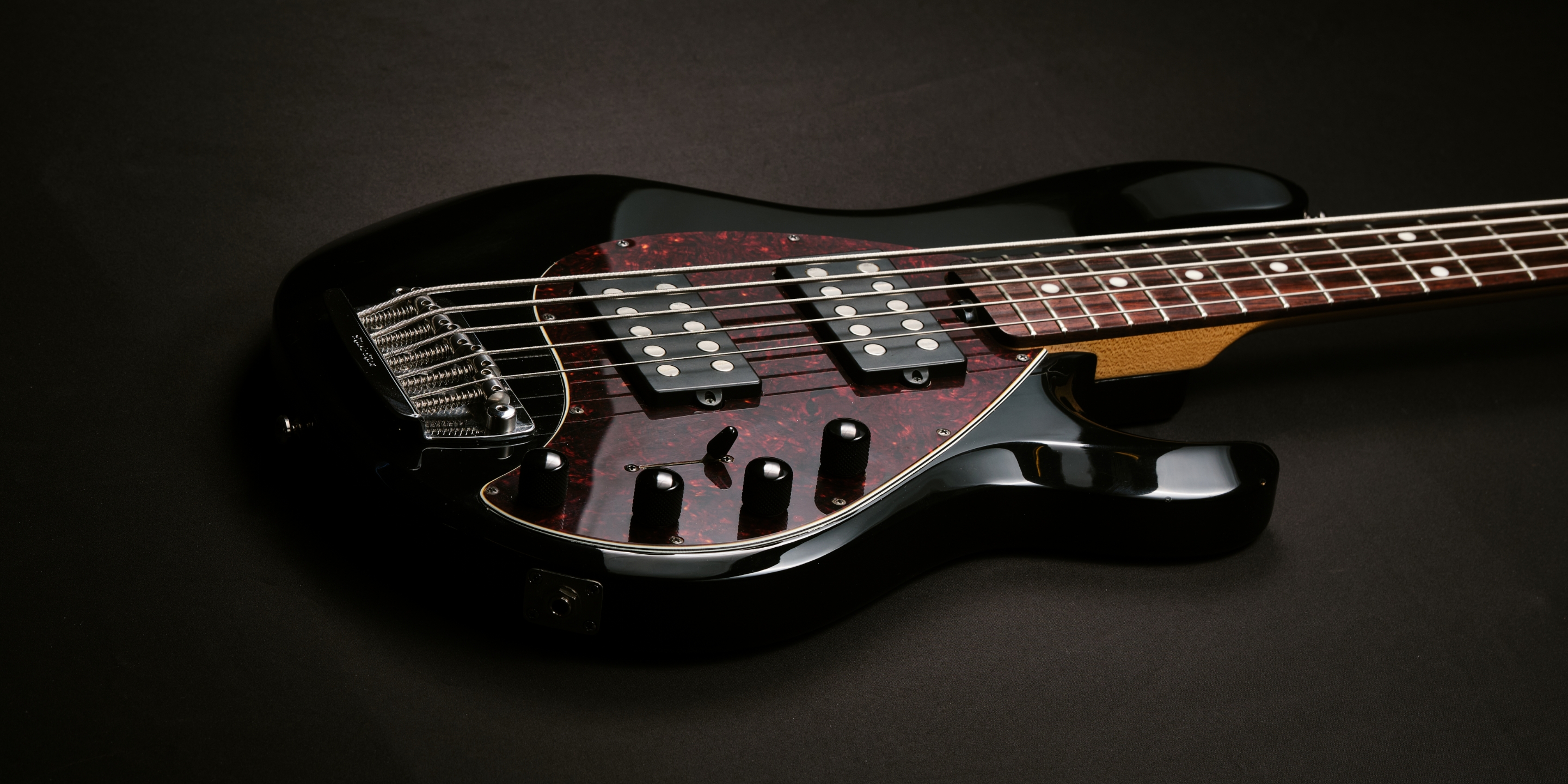 Pre-owned Musicman StingRay HH 5 Black 2007 banner