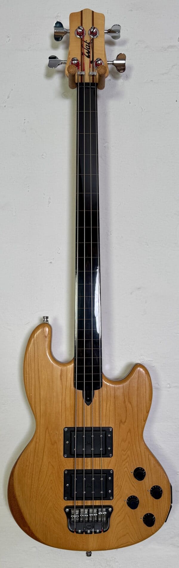 Pre-owned Wal MK1 Fretless English Ash 1986