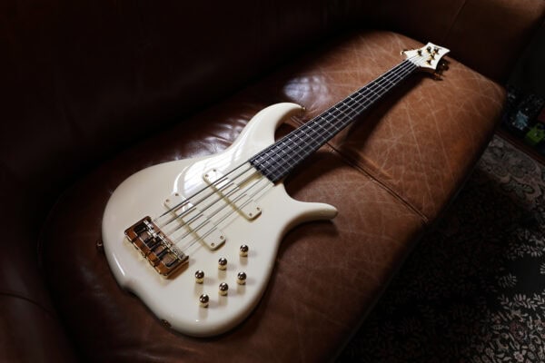 F Bass BN5 Olympic White