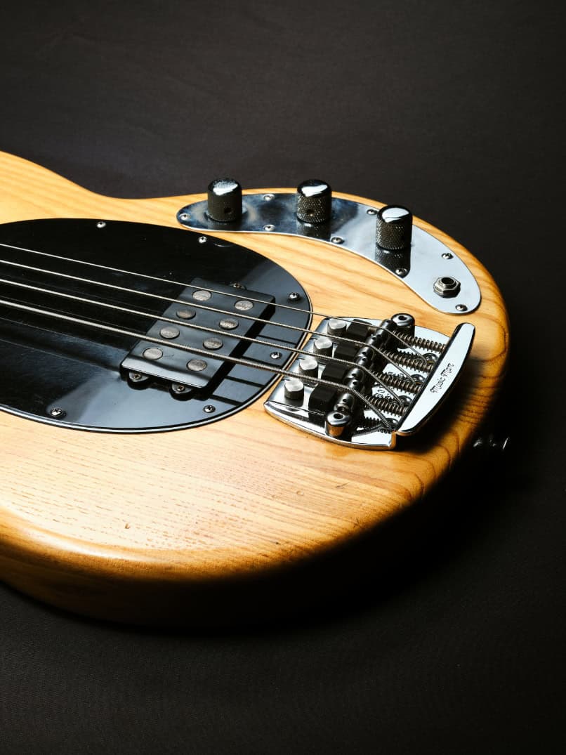Pre-owned Musicman StingRay Pre-Ernie Ball Natural 1979 (5)
